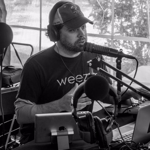 I've been fading in & out of fashion since 1997. 20 yrs radio; sometimes podcasts and other stuff. Lies are bad.