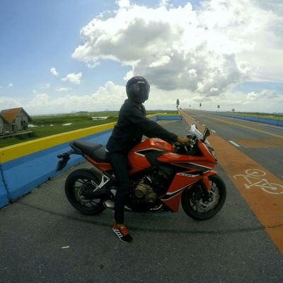 pMcaNEjRxhLilSd's profile picture. 