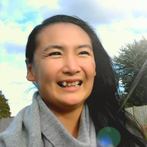 ♡Mum, Blogger ♡Writer, Photographer ♡Family Lifestyle Blog ♡#ExplorerKids Co-Creator ♡ethan.n.evelyn@gmail.com
♡Yoga Teacher @chanprasongyoga