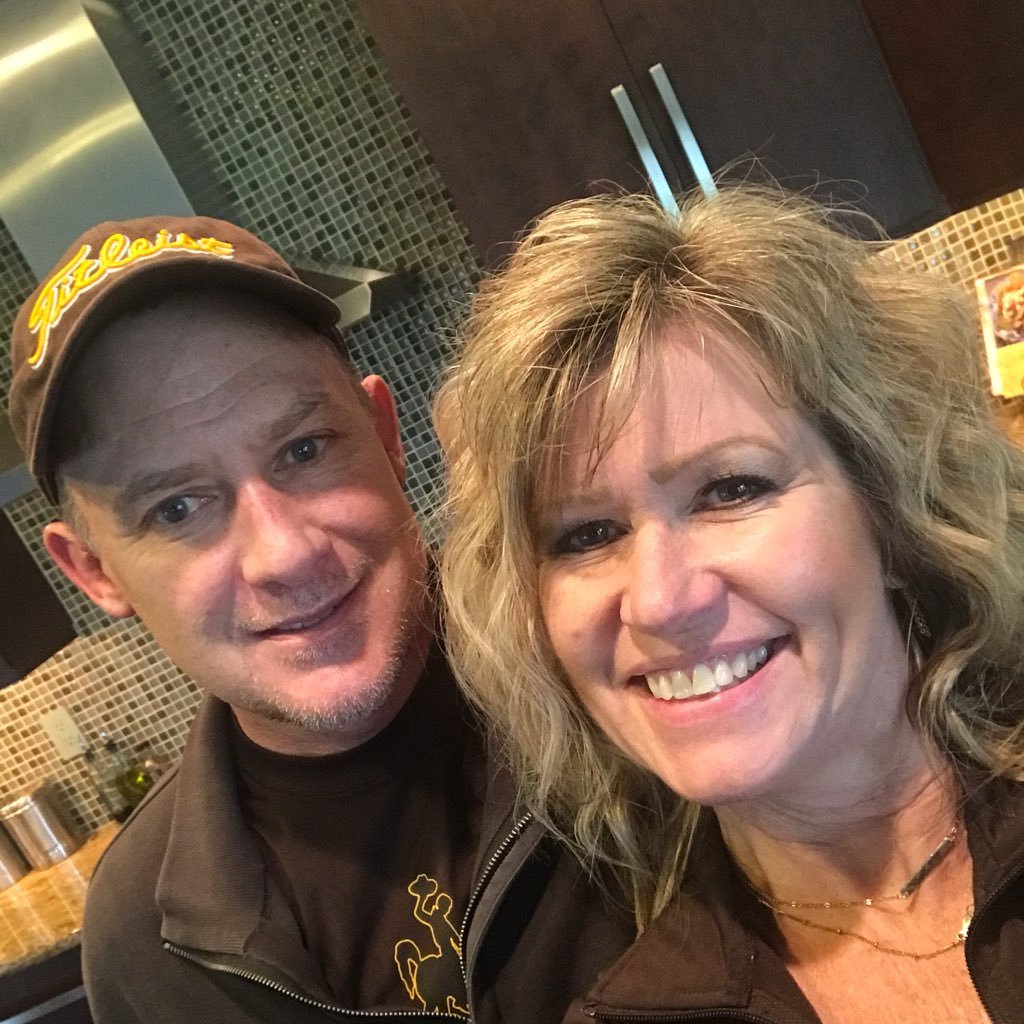 MelanieJ1013's profile picture. Do right. Do your best. Treat others as you want to be treated. Lou Holtz.