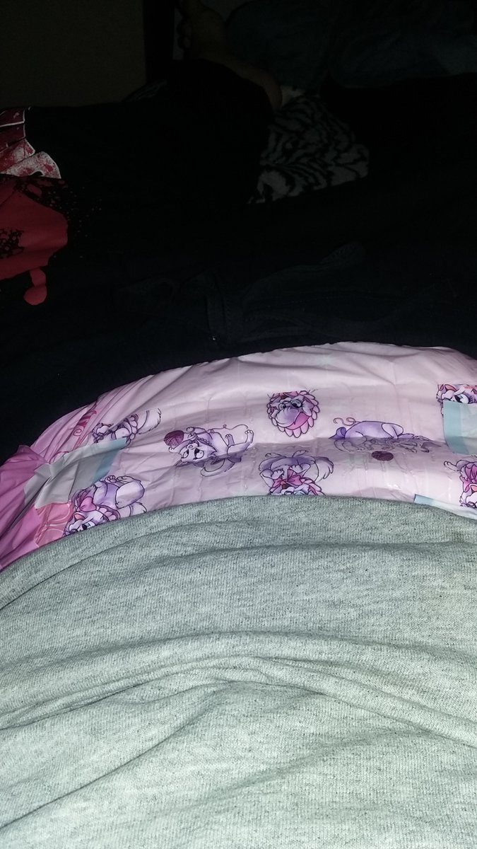 Just a fun loving 34 year old incontinent diaper guy looking to make new friends!!