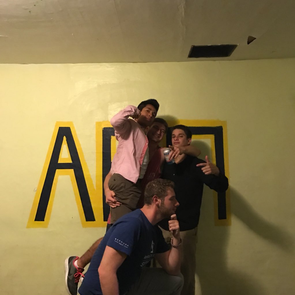 the_realmaxk's profile picture. 