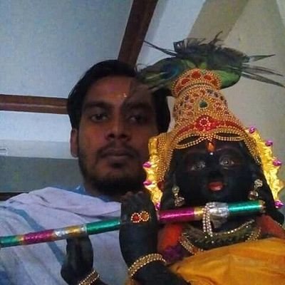 ॐ भूर्भुवः॒ स्वः॒
तत्स॑वितुर्वरे॑ण्यम्
भ॒र्गो॑ दे॒वस्य॑ धीमहि।
धियो॒ यो नः॑ प्रचो॒दया॑त्॥