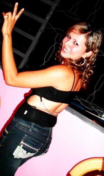 Sou linda de bem com todos e adoro dançar...