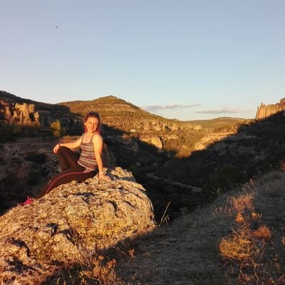 Pequeña, eres revolución.
Que me haga la tonta no significa que lo sea.
Me gusta comer y correr.
insta: sdestronger