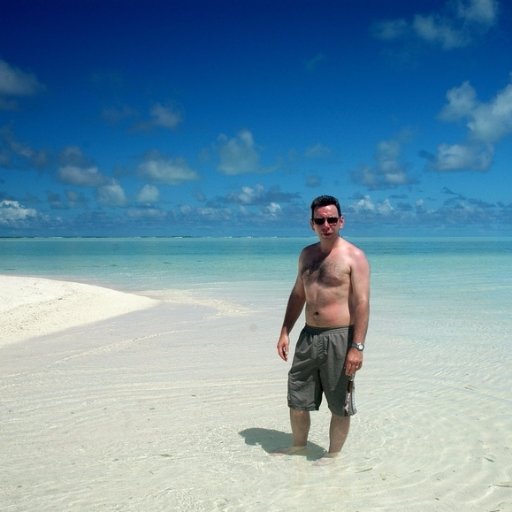 I am a photographer who loves taking photos.want me to take your photo for free ? Then me send a PM and let's chat
