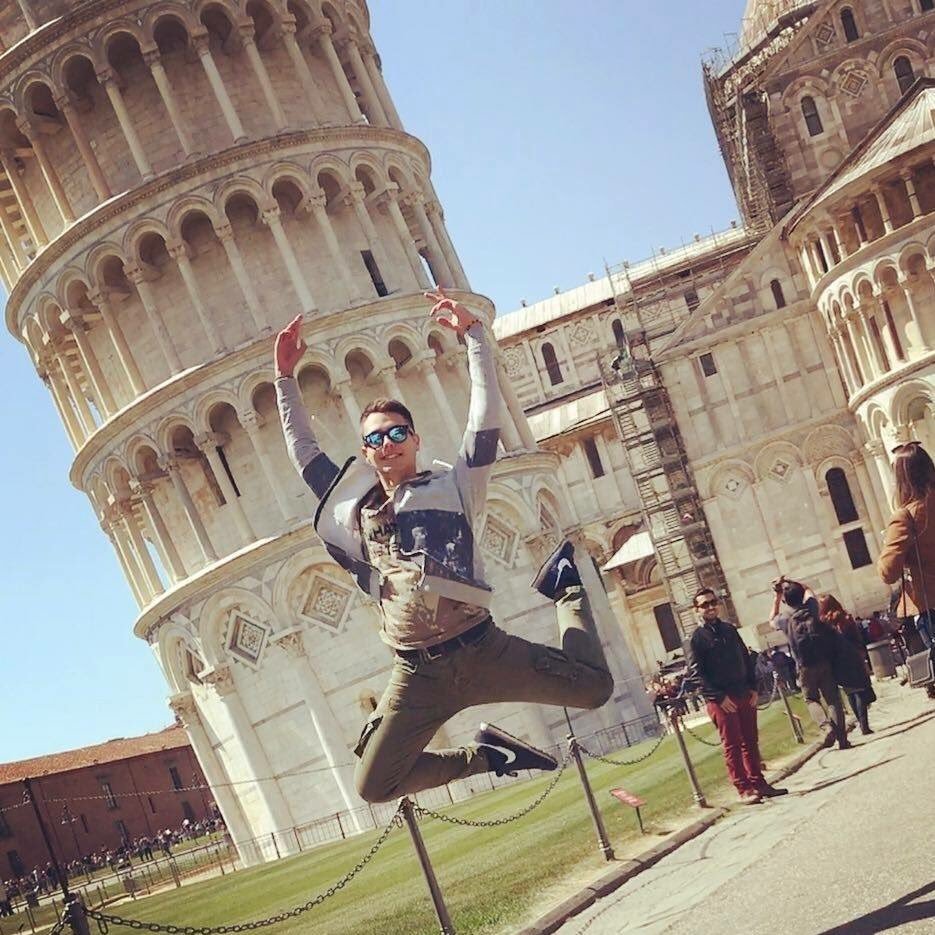 Roccella Jonica,Calabria. Ballerino di danza classica e moderna “Dionysos” Siderno, Studente di Scienze Umane “Licei Mazzini” di Locri. Cristiano Cattolico.Rns.