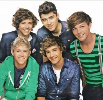 Hi guys!! Ho 16 anni e amo follemente i OneDirection, LittleMix, 5Sos e TheVamps❤❤❤