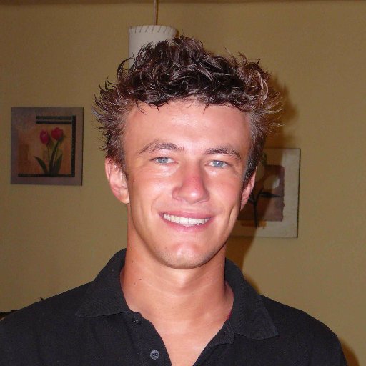 Marketer, promote and translator. #sports #cooking #traveling. For more info write. Birthday 29 of December.