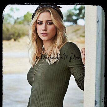 ··I·ᴍ ʀɪɢʜᴛ ᴏᴠᴇʀ ʜᴇʀᴇ﹐ ᴡʜʏ ᴄᴀɴ·ᴛ ʏᴏᴜ sᴇᴇ ᴍᴇ﹖·· || Rɪᴠᴇʀᴅᴀʟᴇ || RP || MC ₂₁﹢ AU AF || MV