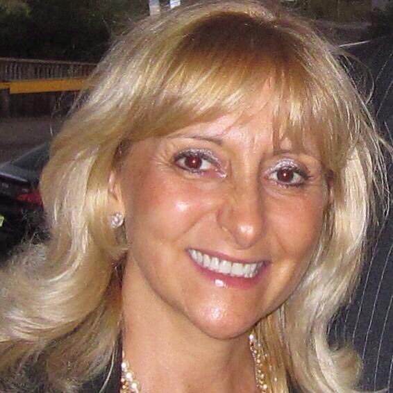 DanielaRMahoney's profile picture. 