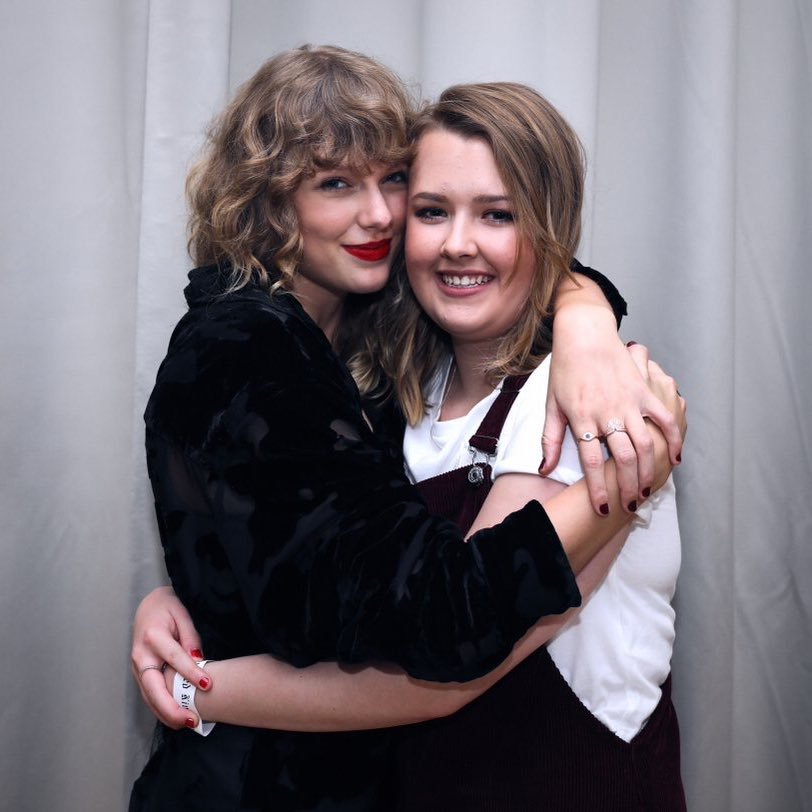 I WAS ENCHANTED TO MEET YOUUUUUU reputation secret sessions London 13/10/17💕 you put me on and said I was your favourite 🌈