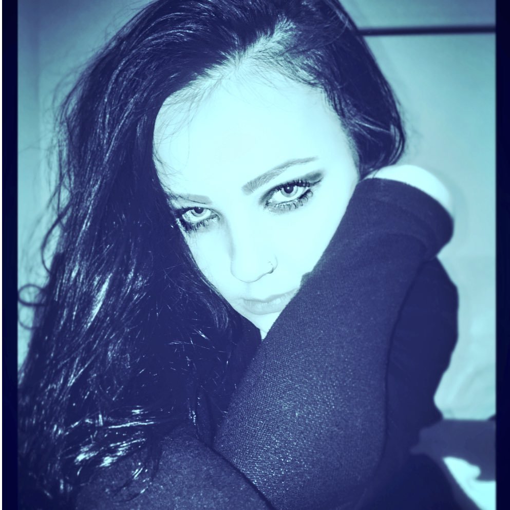 21 yr old Savage 💅🏽| 👻SC: amylouisee7 | Facebook: Amylouiseeofficial | Singer 🎤🗣 |Public Figure 💁🏻 | Johnne is my PrinceCharming❤️