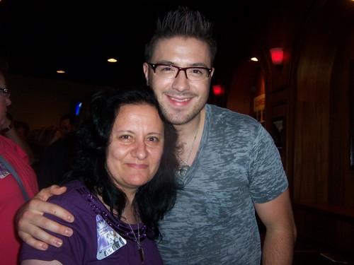 Gokeyfan4eva's profile picture. Mom and Grandma....#1 New York Danny Gokey Fan :)