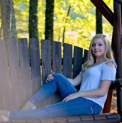 cydney_price13's profile picture. ELHS '18 👻🎓 nicu girl mom 🎀military wifey 🇺🇸💍🎖