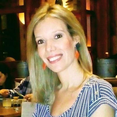 Abogada, católica practicante, fiel seguidora y defensora de la justicia, verdad y bienestar social.