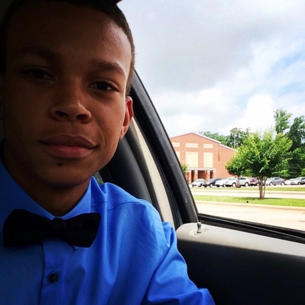 Im new to streaming on Twitch at https://t.co/XtK8P3qCsT! Give me a follow :D