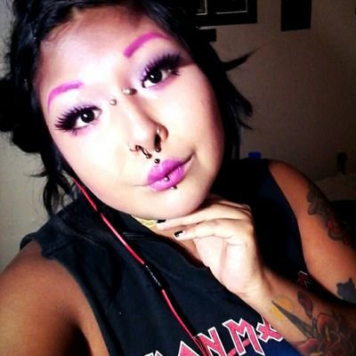 miss_nippleson's profile picture. Decided to come back to tweet!