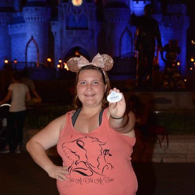 Ashgirl_33's profile picture. we accept the love we think we deserve 🥀