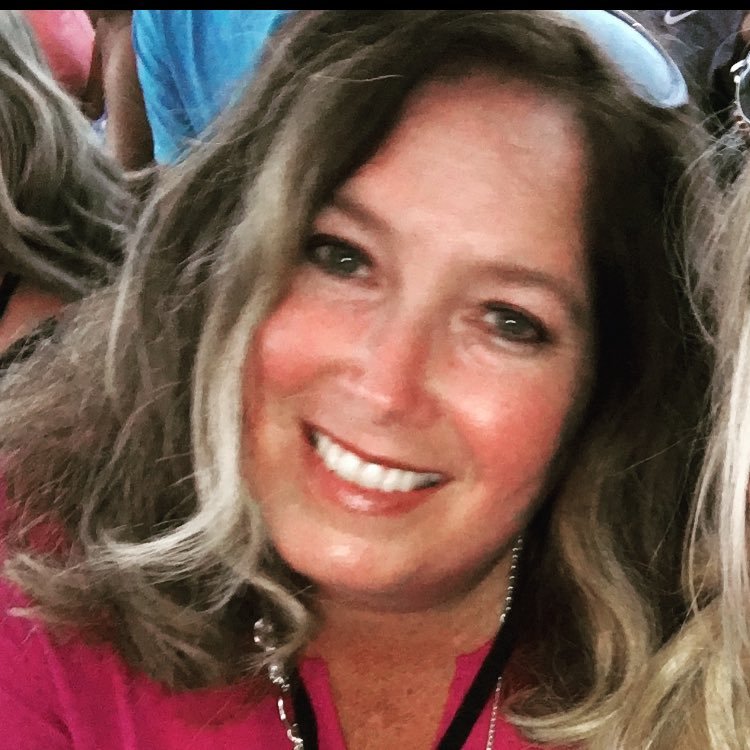 Political junkie, history lover, Queens University of Charlotte Softball fan🥎 Pitt State baseball fan⚾️ Navy Mom⚓️🇺🇸