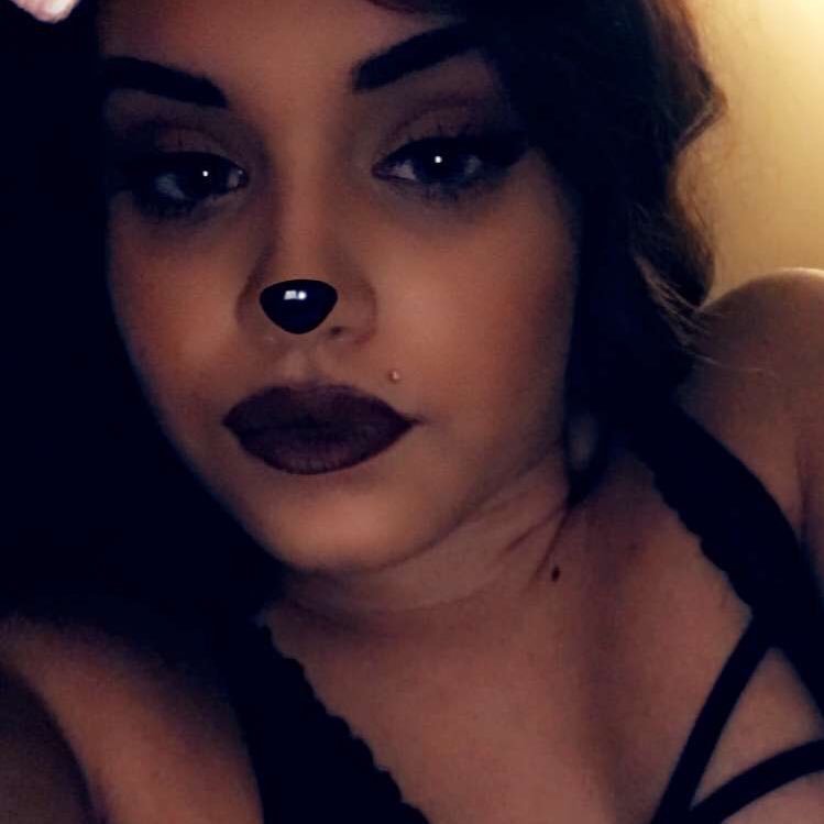 Snapchat ; @monique6a9marie I'm 18 and live a crazy life 🤷🏽♀️