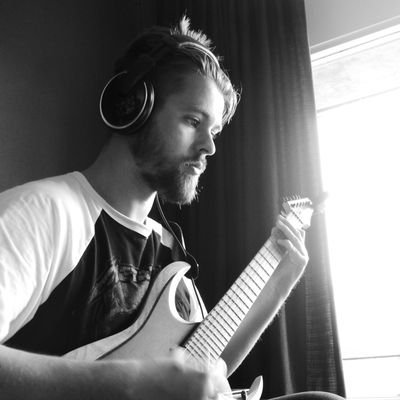 rbvgitaar's profile picture. Gitarist, lust niets met het woord 'noot', behalve pepernoten. Trotse eigenaar van een Les Paul Goldtop uit '76 etc. etc.