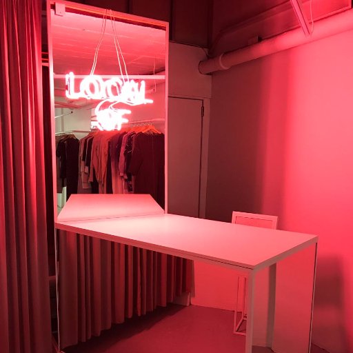 Av. Providencia 2124 · Galería Drugstore · Santiago · Chile
Vitrina y encuentro de diseño local 👗 Local 9F es un lugar abierto, moderno y acogedor ✨