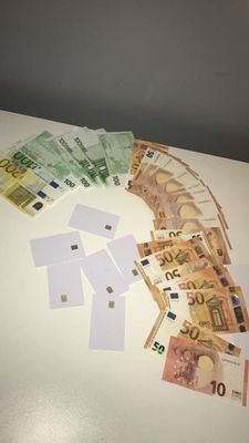 Ceux qui veulent se faire de l'argent facilement venez DM