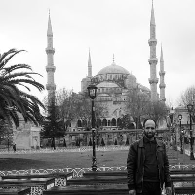 yacineH12's profile picture. من يراك بعين التعالي فانظر له بعين التجاهل ومن يراك بعين التواضع فانظر له بعين الاهتمام لا تُبالغ في تقديس أحدٍ فتُصدم ولا تُبالغ في ذمّ أحد فتَظلِم كُن معتدلا