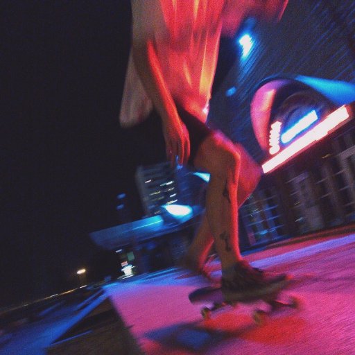 Nreeker's profile picture. Две пирамидки, обе белые.