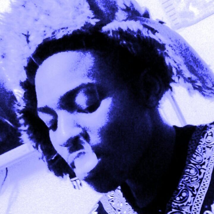 underscore12_12's profile picture. Life's too short