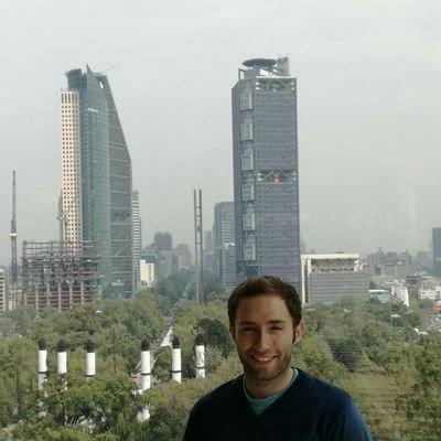 Abogado, especialista en derecho de la empresa de @uniandes.