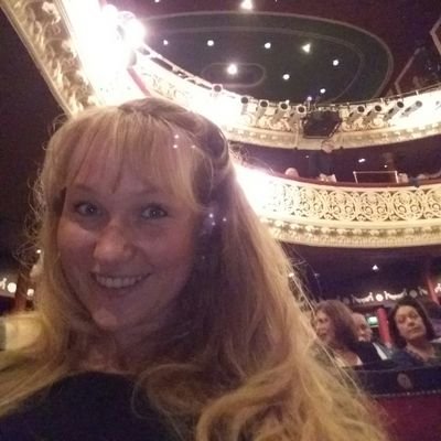 German Director based in Dublin!
director @looseteacompany #theatreistheworld
