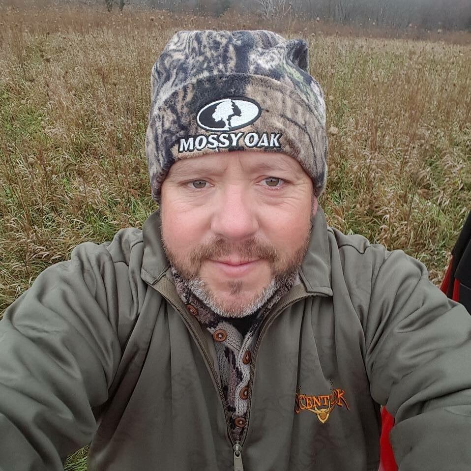 Avid Bow hunter and Walleye fishermen . I'm a huge Iowa Hawkeyes fan. Operations supervisor for the city of Waterloo. Army Veteran an proud.