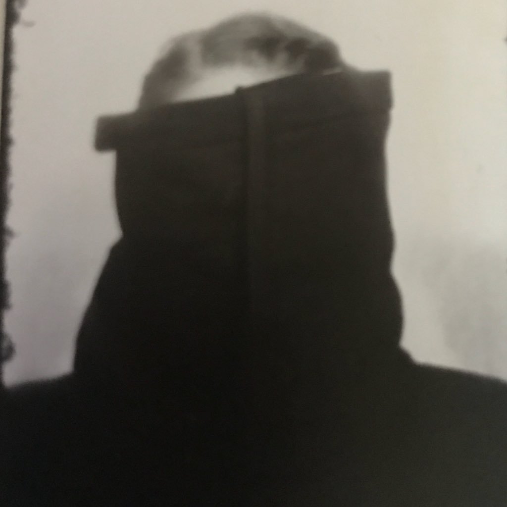 leli_liest's profile picture. Rage reading and stuff