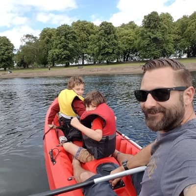 Love my wife, love my kids, love my life...boom. CFR 🚑 Commercial Pilot🛩✈ Electronic Engineer 🛰💡 PADI Diver 🐟 Bee Keeper!🌻🐝