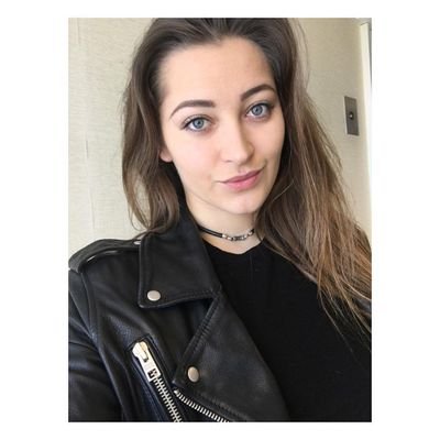 je suis novice sur twitter j'aimerais bien faire une belle rencontre avec un homme sincère et honnête.I am a novice on twitter I would love to make a nice meeti
