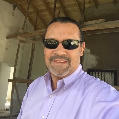 Negocios, ingeniería y finanzas, Política.