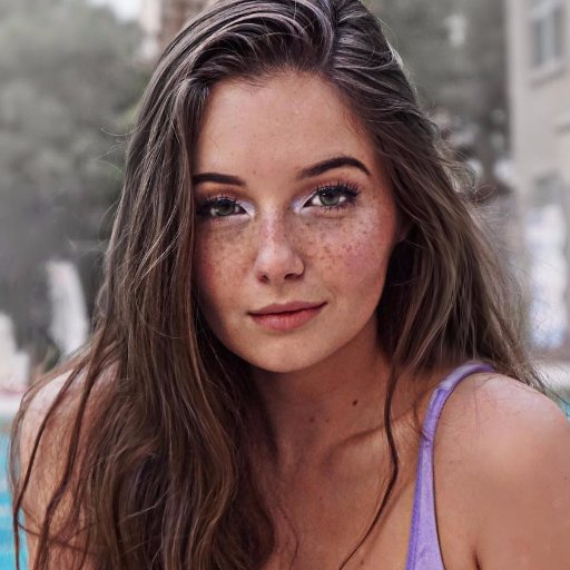 Christinemcon's profile picture. IG: christinemconnor