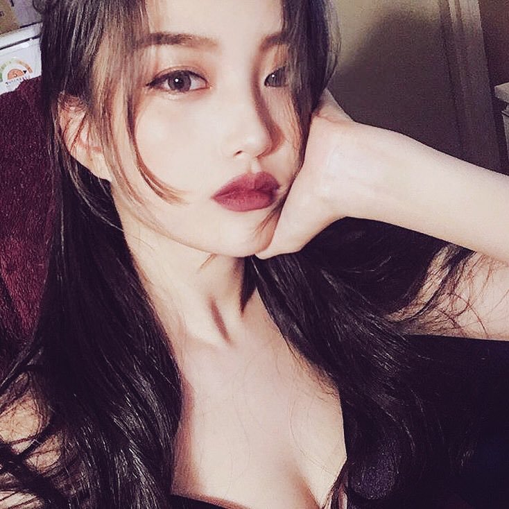 可愛い子、キレイな人ダイスキです。憧れです。 韓国スキです。めっちゃ趣味なやつです。華奢って言われたい。透明感ほしい