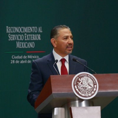 Embajador de carrera del Servicio Exterior Mexicano @SRE_mx - RTs no son endosos.