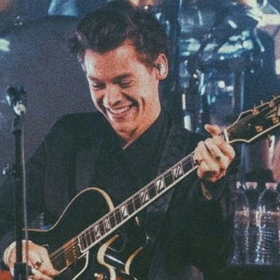 Hey! Vocês não precisam me seguir de volta, eu apenas peço uma chance de ter vocês como meus leitores, eu ficaria muito feliz com isso :) ela é hbottom!