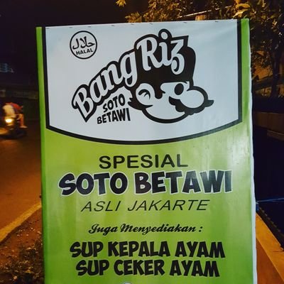 Warung Soto Betawi Bang Riz 🍲🍚🍵
Opens at 7 pm - 11 pm.
🏠 Jl. Kapten Pattimura No. 25, Dawung Wetan, Solo.
📱62 856 4309 0118