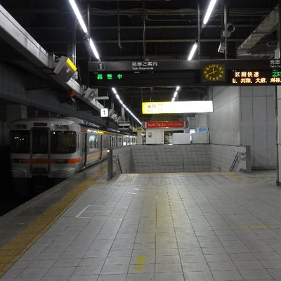 Jr 近鉄 名古屋駅終電案内 地下鉄23時27分発 東山線 藤が丘 藤が丘0時05分発 愛 地球博記念公園行き リニモ はなみずき通 杁ヶ池公園 長久手古戦場 芸大通 公園西 愛 地球博記念公園 名鉄名古屋23時28分発 急行 東岡崎 知立から普通 岡崎公園前