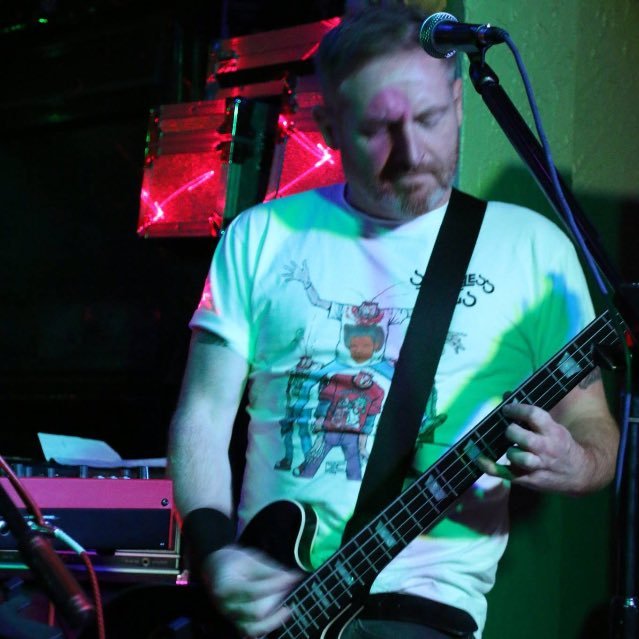 gig going nerd, cat lover, bassist in the landings and the flowers of sacrifice 🏳️🌈🏳️⚧️ ally