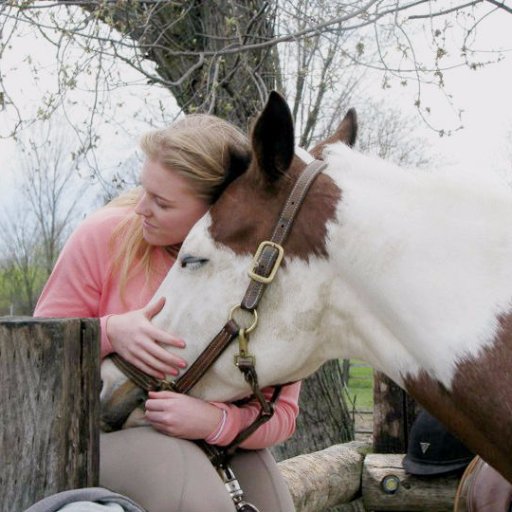 My name is Emma Bradshaw, and this blog is dedicated to all the little ways that equestrians can give themselves (& their horses) a little pampering après-ride.