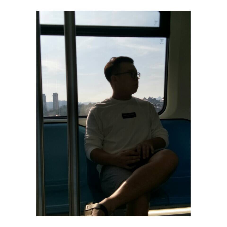 ZhenHun's profile picture. 🤙🏻