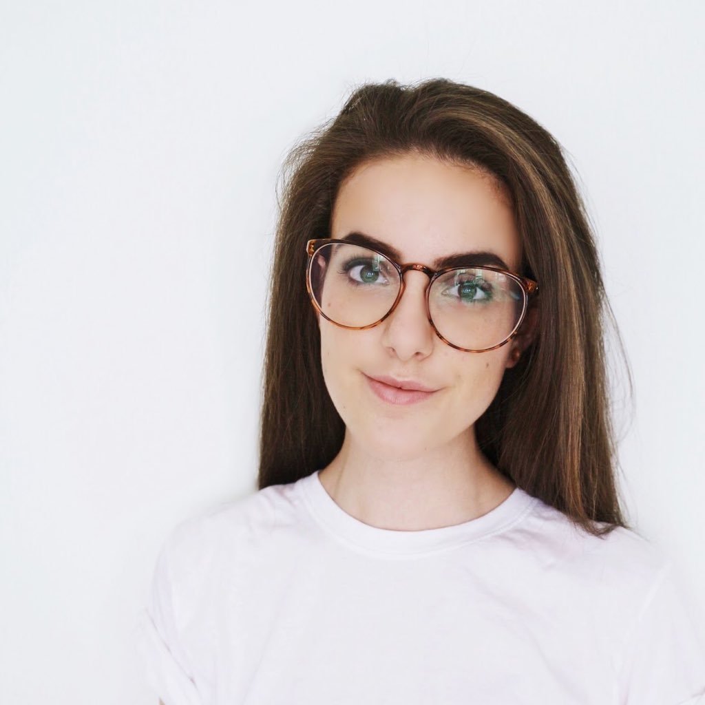 yaaas_designs's profile picture. | Designer in London | UX/Service/Product Design Freelancer