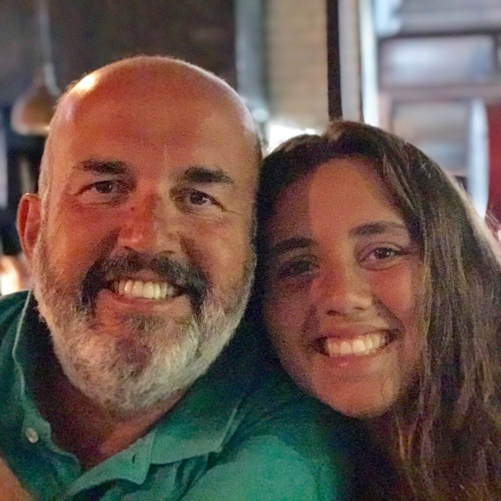 Recordar lo vivido, revivir lo recordado y olvidar el pasado no querido. Ateo. Republicano.