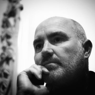 Official account of Mick Hickman, international crime writing fictional author as seen on TV, plus an occasional professional photographer. 📷📙